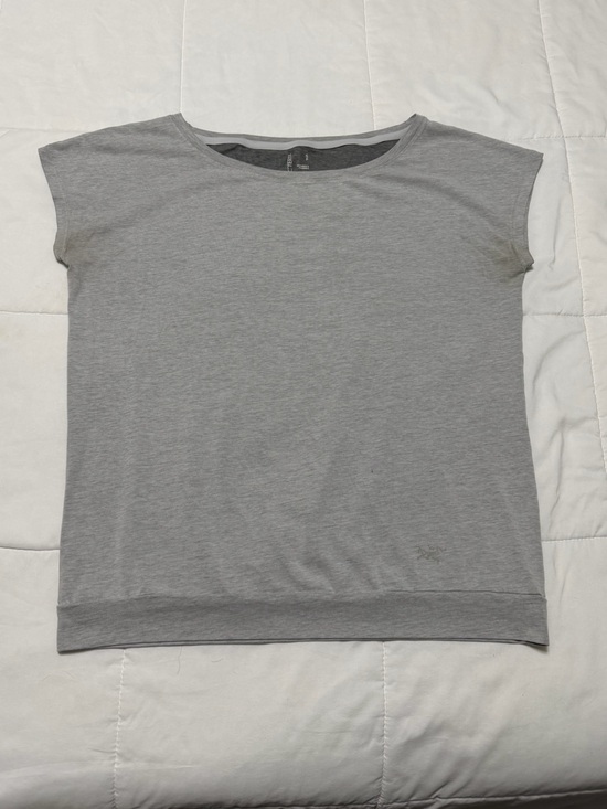 Arc'teryx Tops - Arc'teryx Light Gray Women's Top